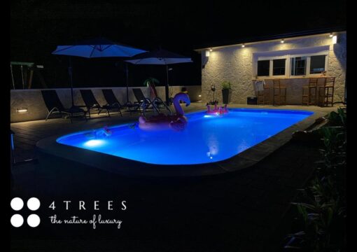 4 TREES Holiday House