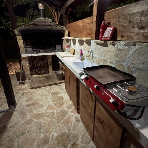 4 TREES Holiday House