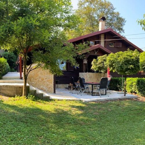 4 TREES Holiday House