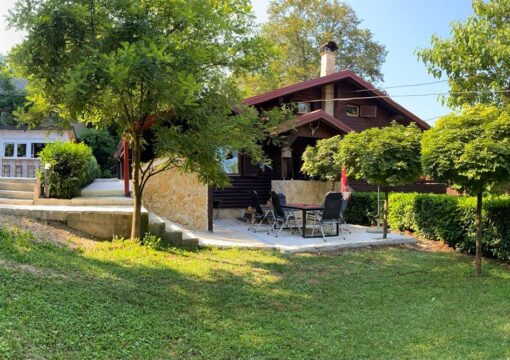 4 TREES Holiday House