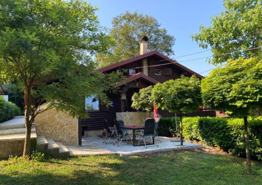 4 TREES Holiday House