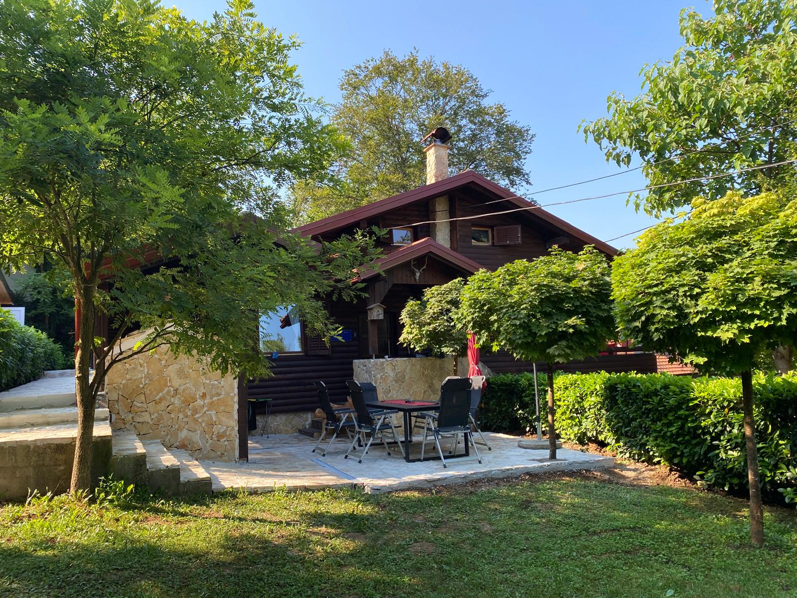 4 TREES Holiday House