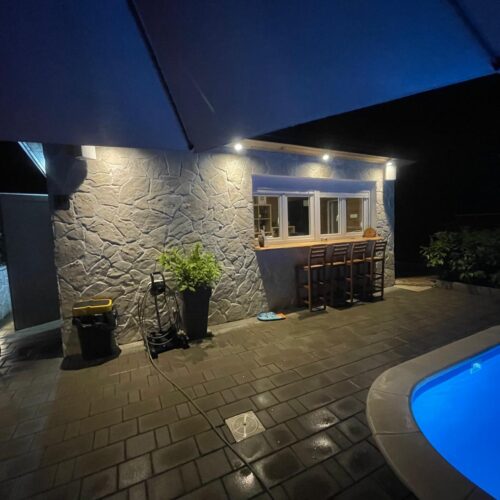 4 TREES Holiday House