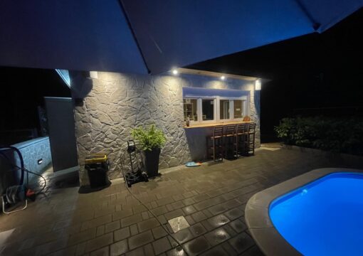 4 TREES Holiday House