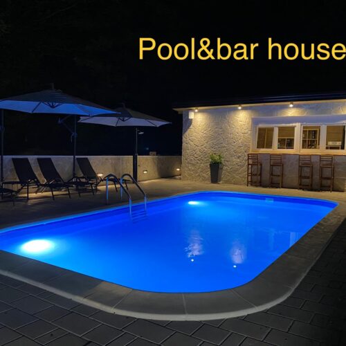 4 TREES Holiday House