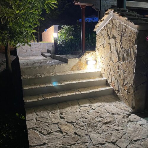 4 TREES Holiday House